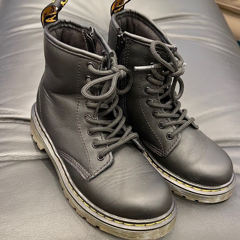 🖤 BRAND NEW Worn 1x, Black Dr. Martens from Nordstroms, Girls size 1🖤